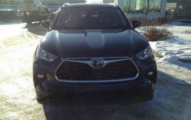 2020 Toyota Highlander LE